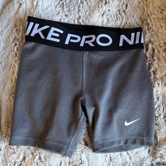 Girls Nike Pro Shorts - Picture 1 of 2
